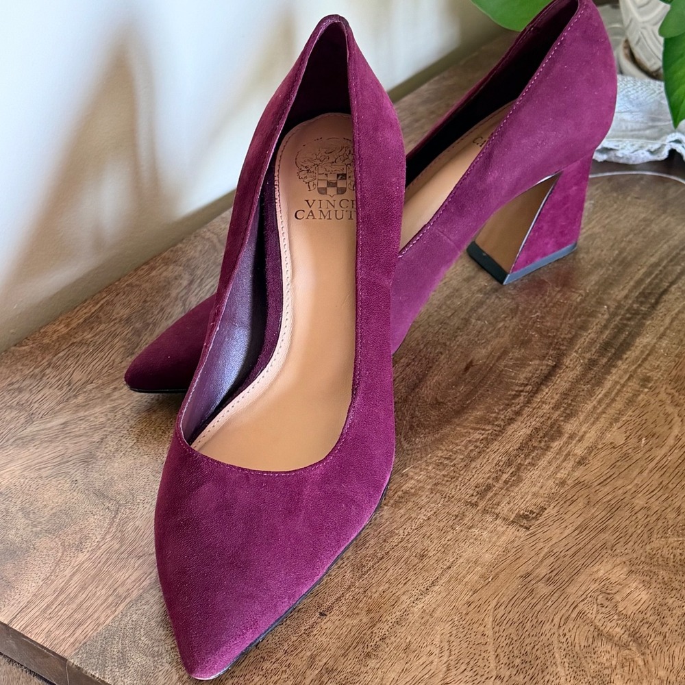 Vince Camuto Hailenda Suede Pumps Womens 10M Burgundy Pointed Toe Dark Academia